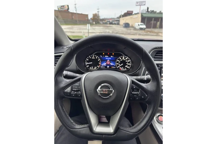$17750 : 2018 Maxima Platinum image 10