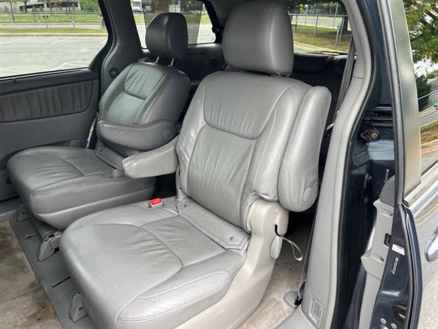 $8900 : 2009 Sienna XLE image 9