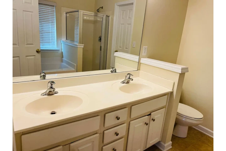 $1150 : Magnífica casa de 3 dormitorio image 8