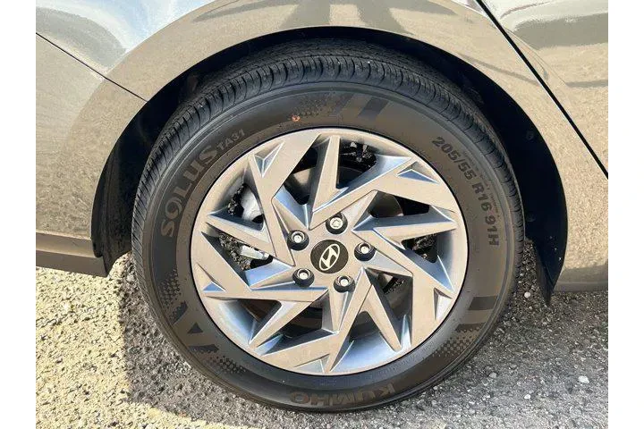 $19990 : Hyundai ELANTRA 2024 SEL 4dr image 10