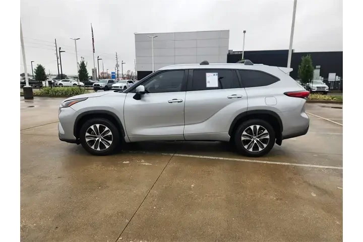 $31499 : Toyota Highlander 2023 L 4dr image 4