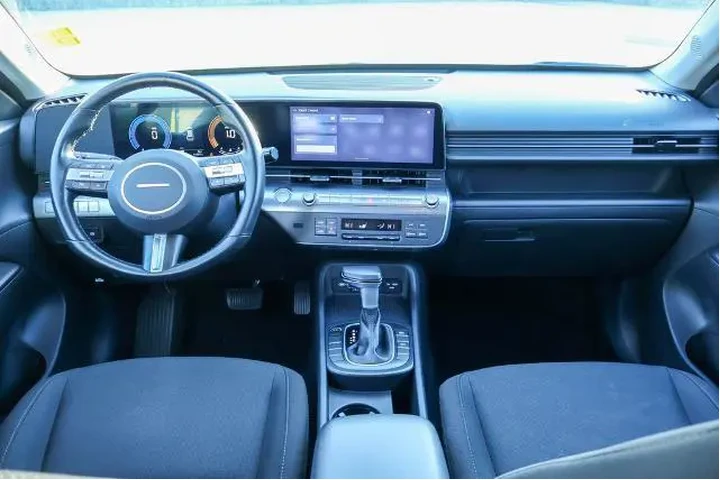 $20477 : Hyundai KONA 2024 SEL 4dr Cr image 6