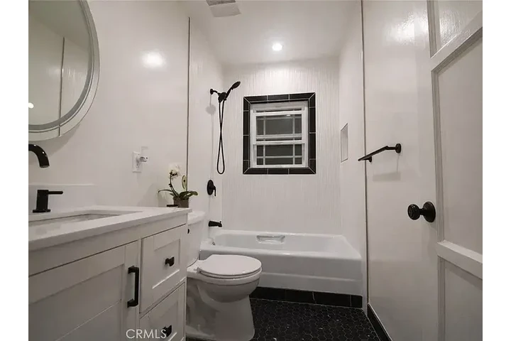 $1000 : Move in ready home casa image 2