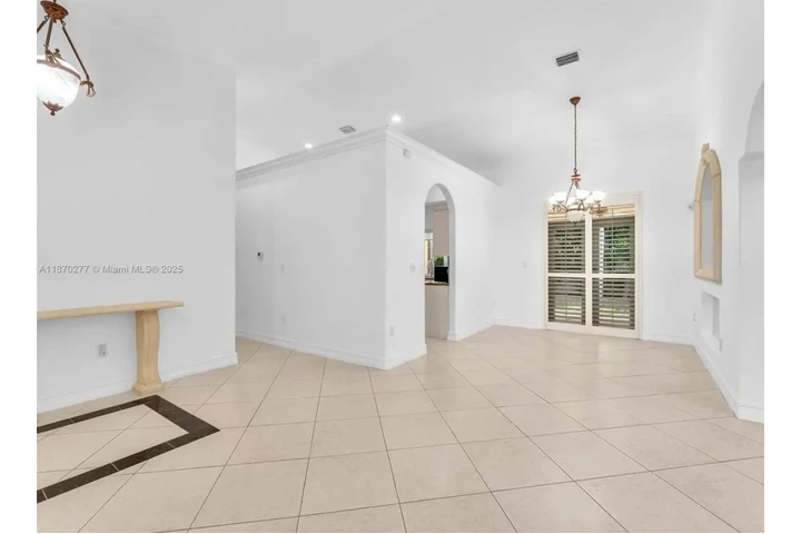 $2500 : 3 bedroom Home in Coral Gables image 2