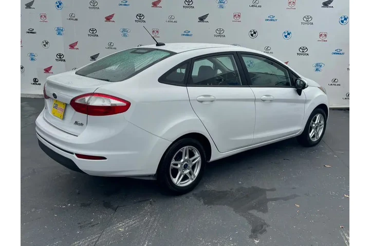 $8995 : 2017 Fiesta SE Sedan image 2