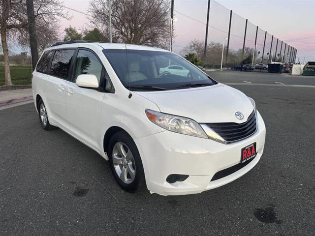 $10995 : 2011 Sienna LE 8-Passenger image 1