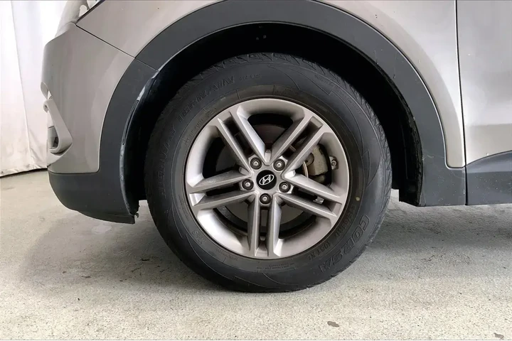 $10051 : Hyundai SANTA FE Sport 2018 image 5