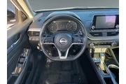 $29070 : Nissan Altima 2023 2.5 SR 4d thumbnail