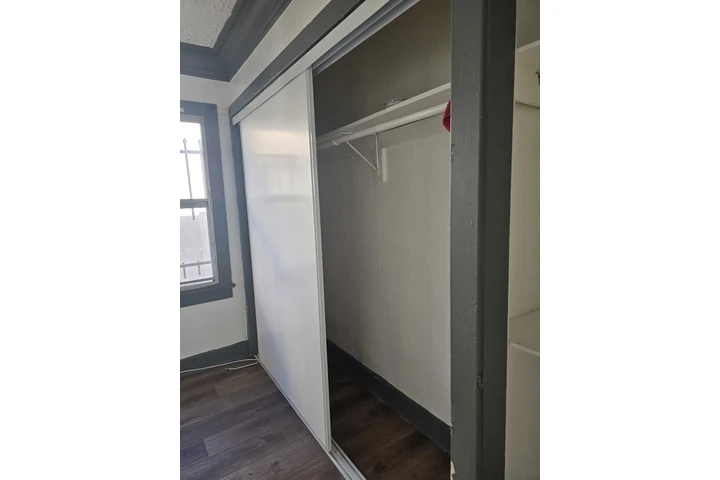 $1750 : 1 Bedroom 1 Bath Unit image 2