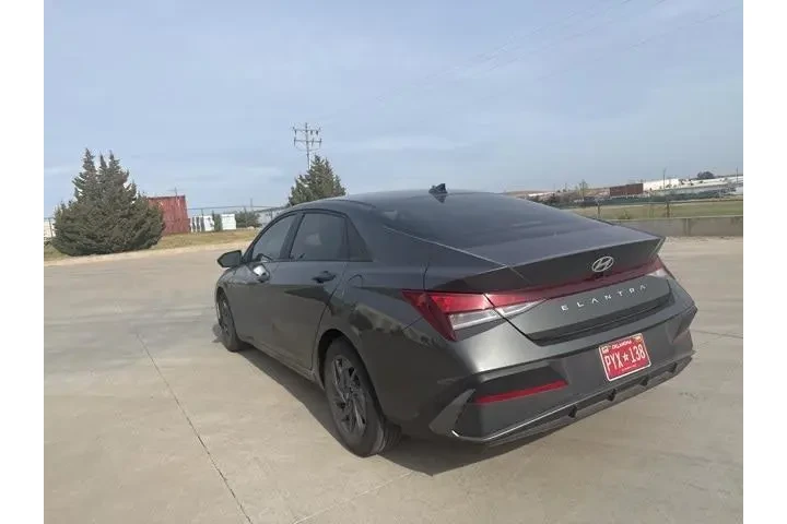 $18896 : Hyundai ELANTRA 2024 SEL 4dr image 7