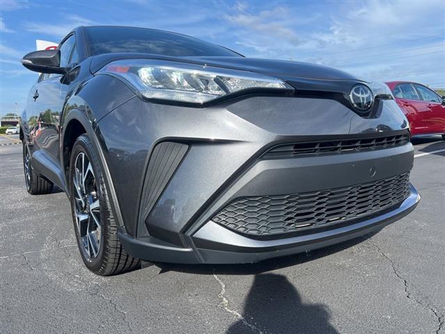 $25617 : PRE-OWNED 2022 TOYOTA C-HR XLE image 9