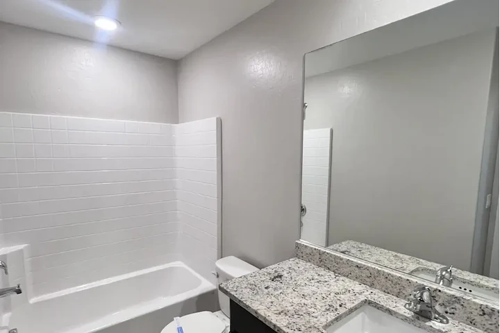 $1890 : Available 2Bedroom Apt  in LA image 10