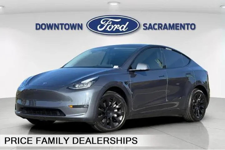 $29377 : Tesla Model Y 2023 AWD 4dr C image 1