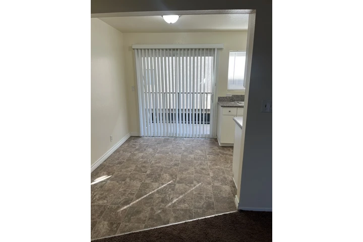 $2400 : APT 2 CUARTOS 2 BAÑOS LYNWOOD image 3