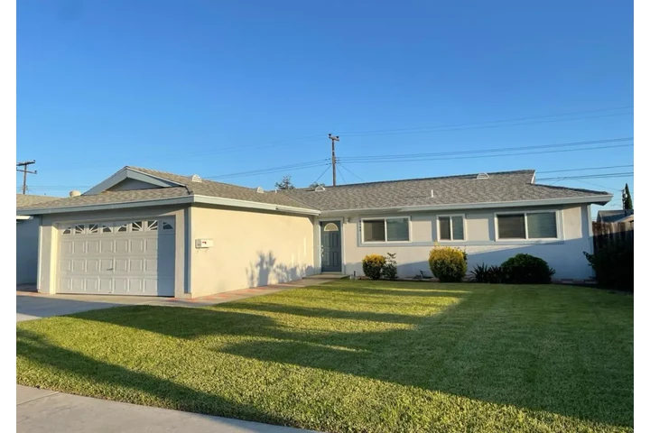 $2550 : 3 Bedroom in Koreatown, LA image 1