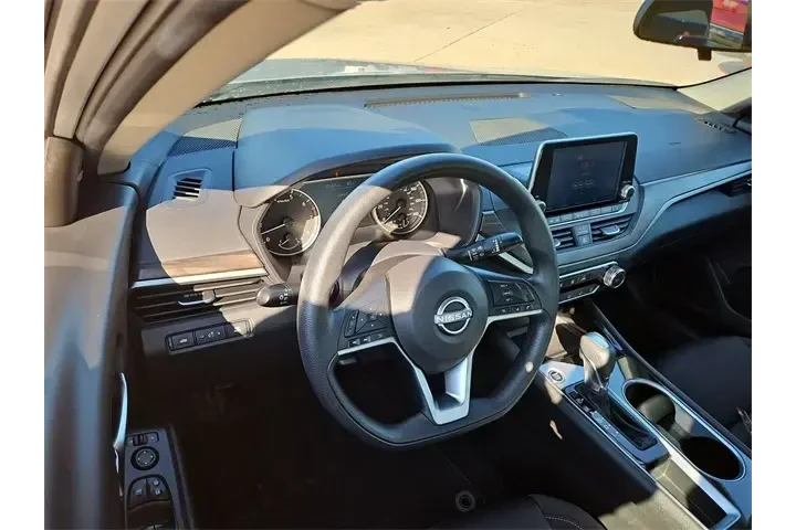 $18987 : Nissan Altima 2024 2.5 SV 4d image 10