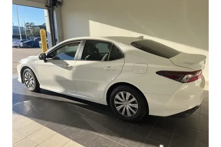 $26378 : Toyota Camry Hybrid 2024 LE image 8