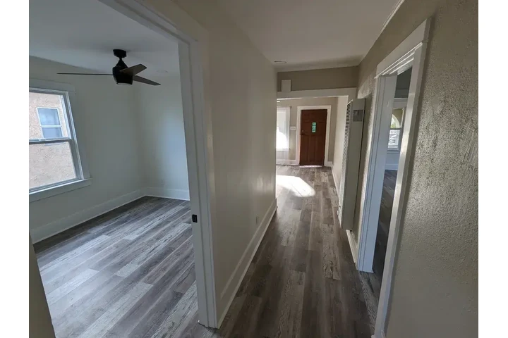 $1500 : South-Gate 3 - 1 Bath image 3