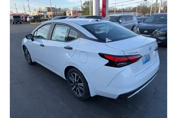 $21995 : Nissan Versa 2025 S 4dr Seda image 5