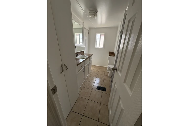 $2300 : Casa Movil-Gardena image 8