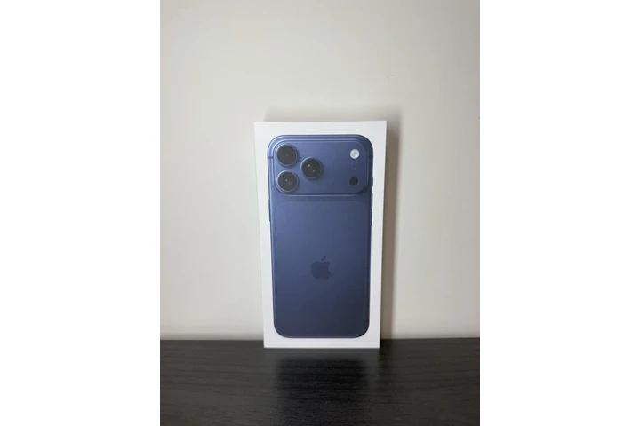 $750 : Apple iPhone 16 Pro 256GB Deep image 2