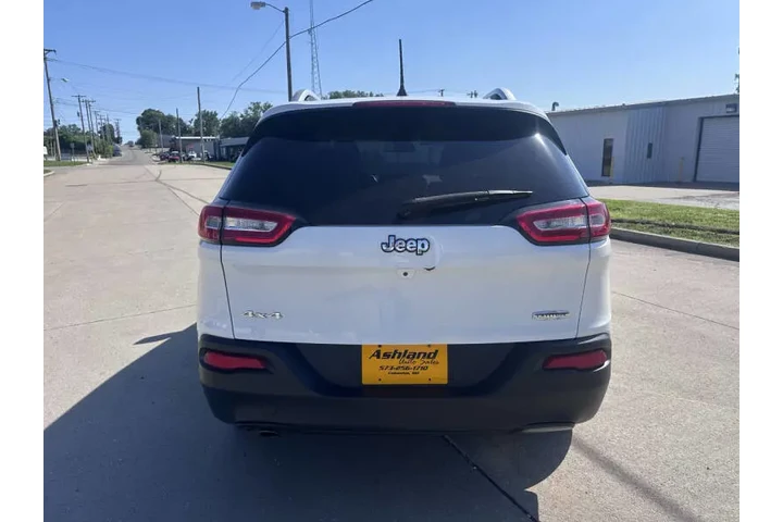 $8900 : 2016 Cherokee Latitude image 5