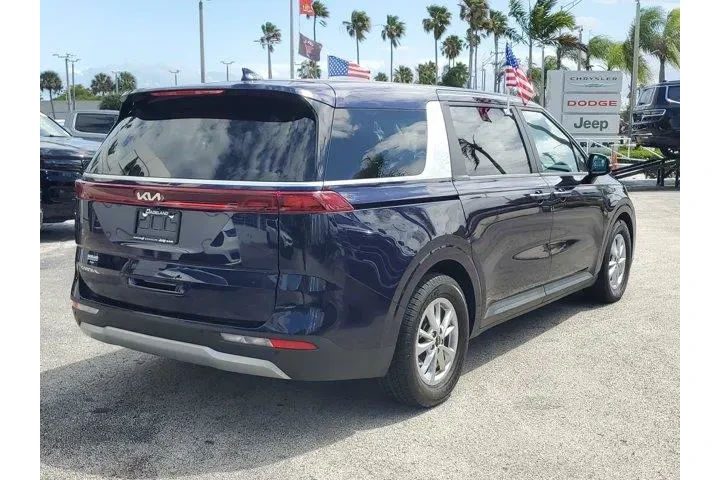 $29990 : Kia Carnival 2024 LX 4dr Min image 7