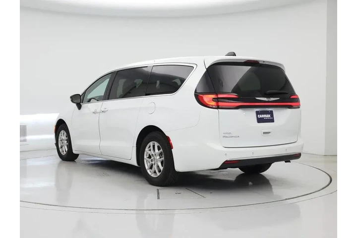 $30998 : Chrysler Pacifica 2024 Touri image 2