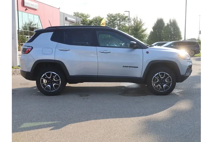 $24277 : Jeep Compass 2024 4x4 Trailh image 10