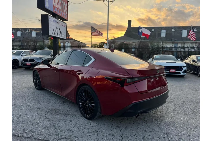 2022 IS 300 RWD image 5