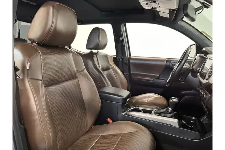 $29959 : Toyota Tacoma 2017 4x4 Limit image 7