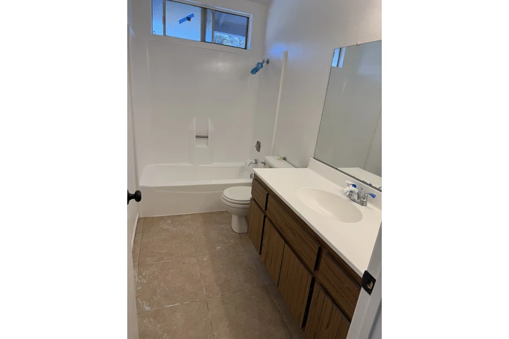 Reglazing bathtub & tile image 2