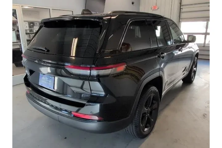 $30920 : Jeep Grand Cherokee 2023 4x4 image 5