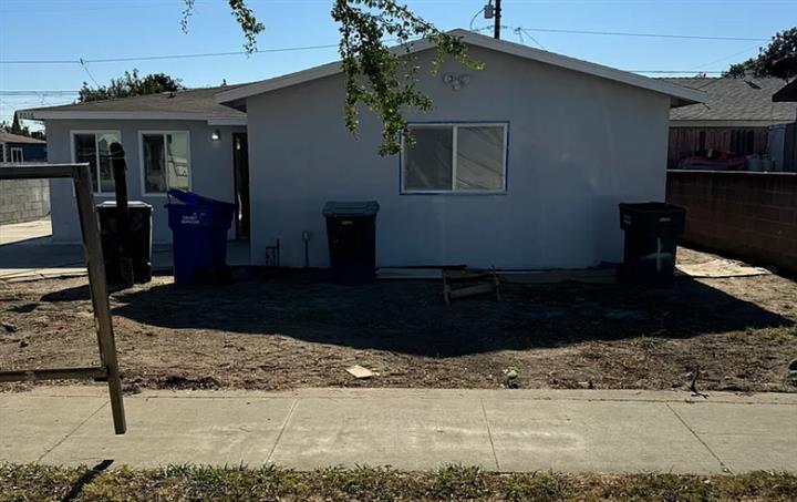 $1750 : HOUSE FOR RENT IN Paramount CA image 1