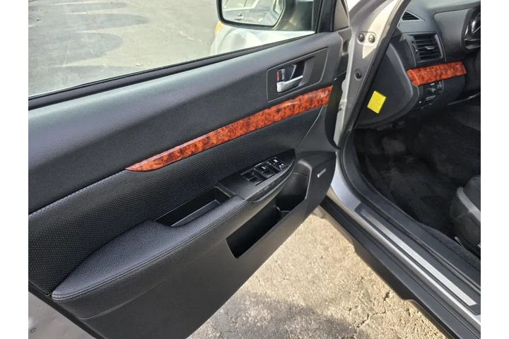 $5500 : 2010 Outback 2.5i Limited image 9