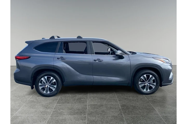 $39509 : Toyota Highlander 2023 XLE 4 image 6