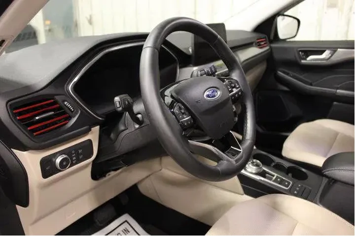 $29995 : Ford Escape 2022 AWD Titaniu image 8