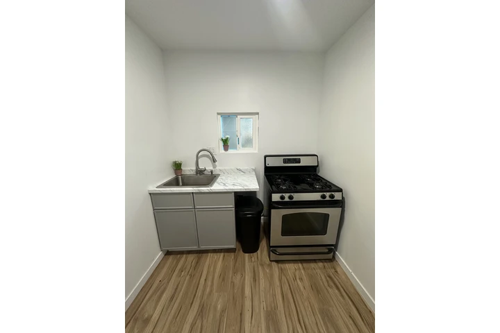 $1850 : Renta Estudio South Whittier image 6