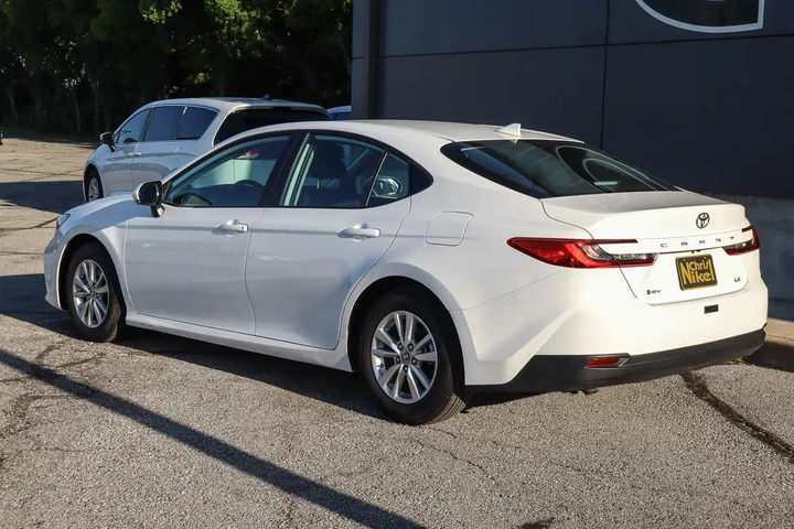 $26587 : 2025 Camry LE image 6