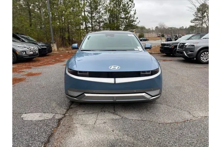 $27960 : Hyundai IONIQ 5 2024 AWD Lim image 2