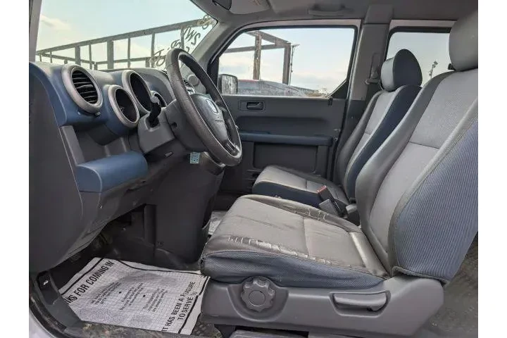 $5700 : Honda Element 2003 DX 4dr SU image 5