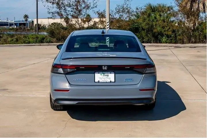 $26908 : Honda Accord Hybrid 2023 Spo image 2