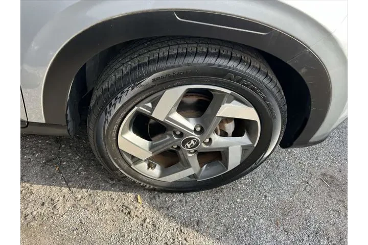 $17995 : Hyundai VENUE 2022 SEL 4dr C image 8