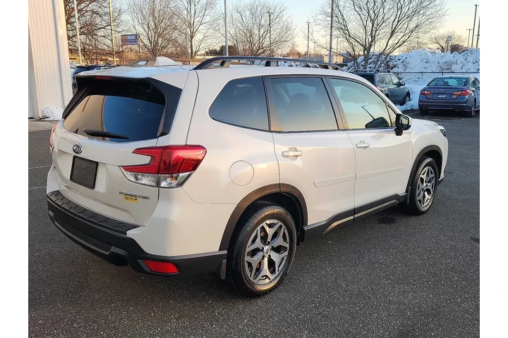 $26929 : Subaru Forester 2023 AWD Pre image 6