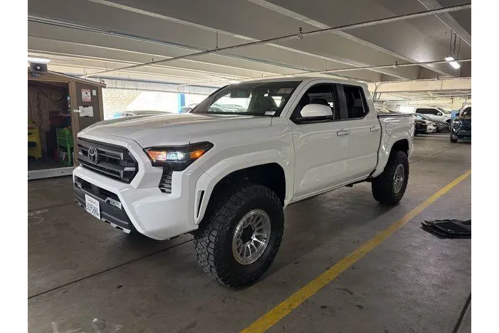 $39998 : Toyota Tacoma 2025 4x2 SR5 4 image 1