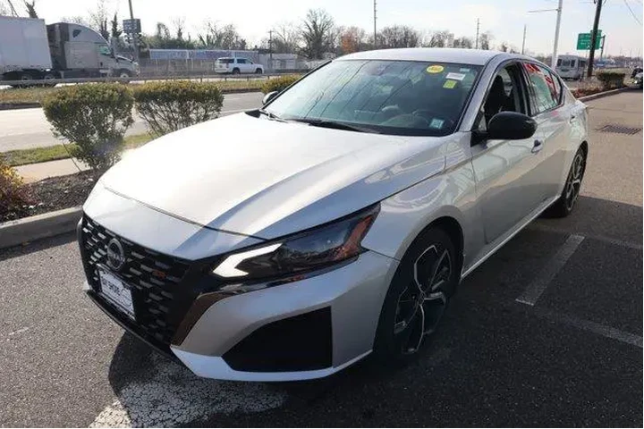 $18298 : Nissan Altima 2023 2.5 SR 4d image 9