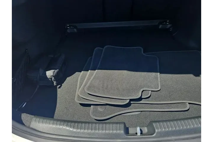 $36000 : Mercedes-Benz C-Class 2024 C image 9