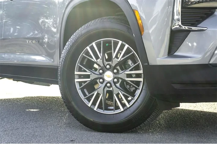 $39795 : Chevrolet Traverse 2026 4X4 image 2