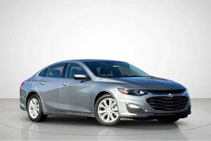 $16552 : Chevrolet Malibu 2024 LT 4dr image 2