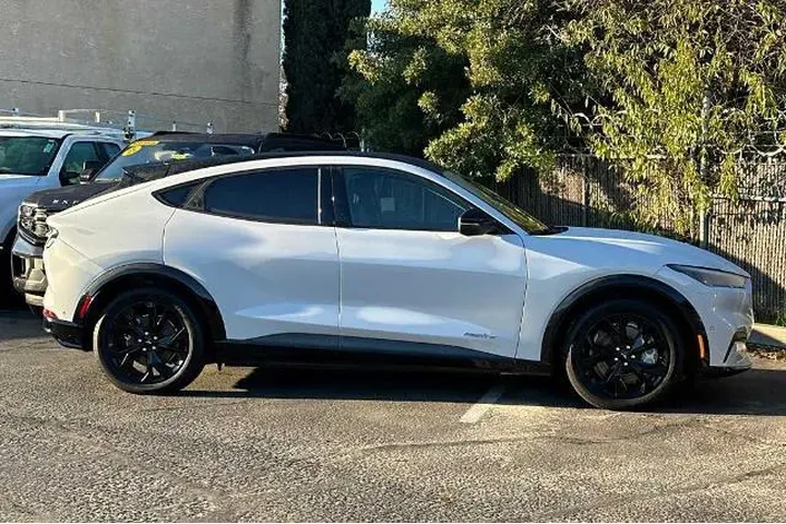 $28987 : Ford Mustang Mach-E 2023 Pre image 7